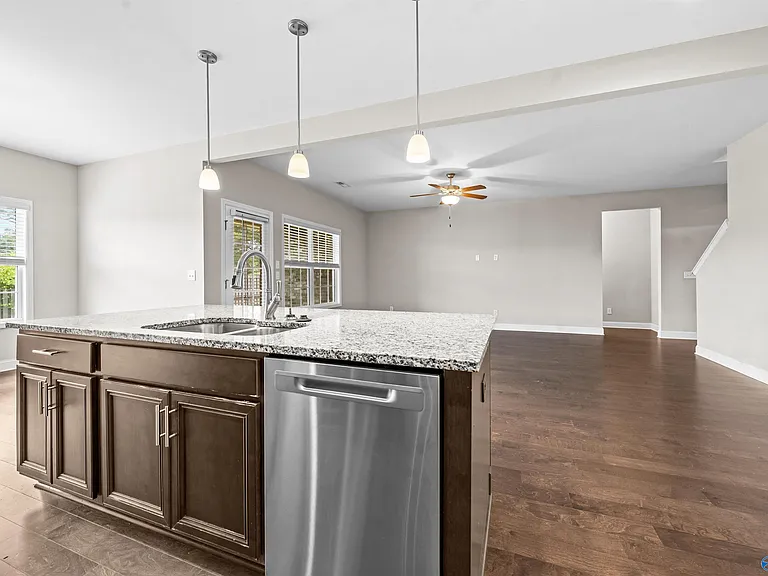 104 Erskin Parcus Dr — Photo 13