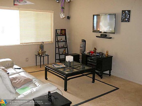 3rd image of 520 SW 15th St APT 101