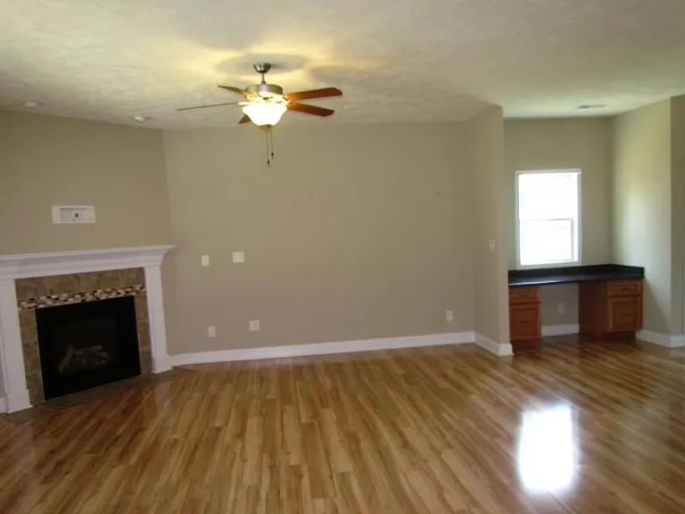 4009 Quarry Hollow Dr — Photo 3