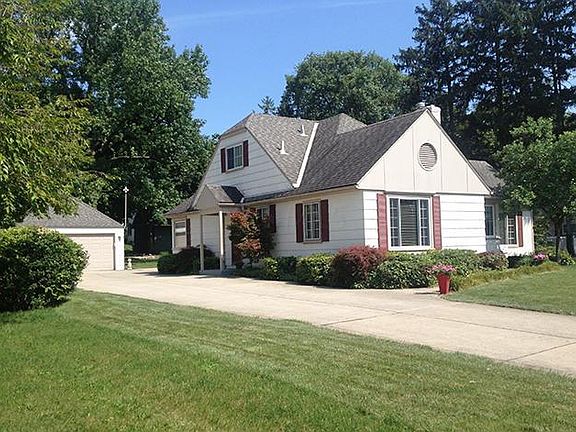 2nd image of 1406 Cambridge Blvd
