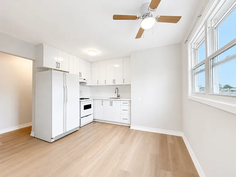 19 Empire St #14 — Photo 3