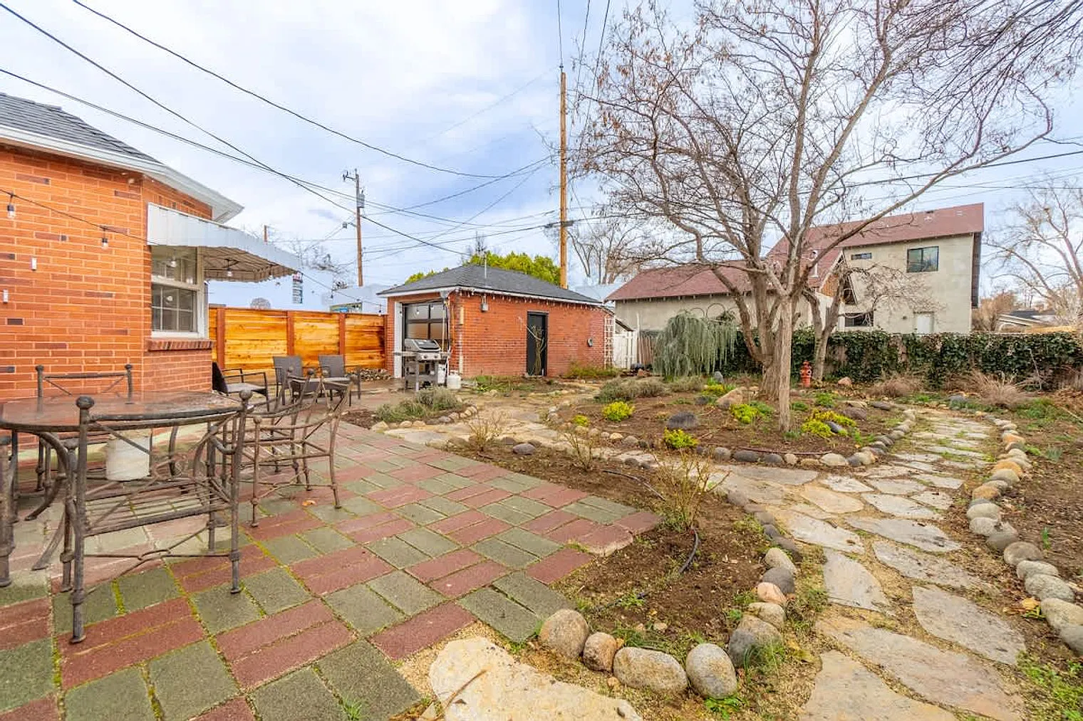 2 bed, 1.0 bath, 1237 sqft, $8,155 — Photo 4