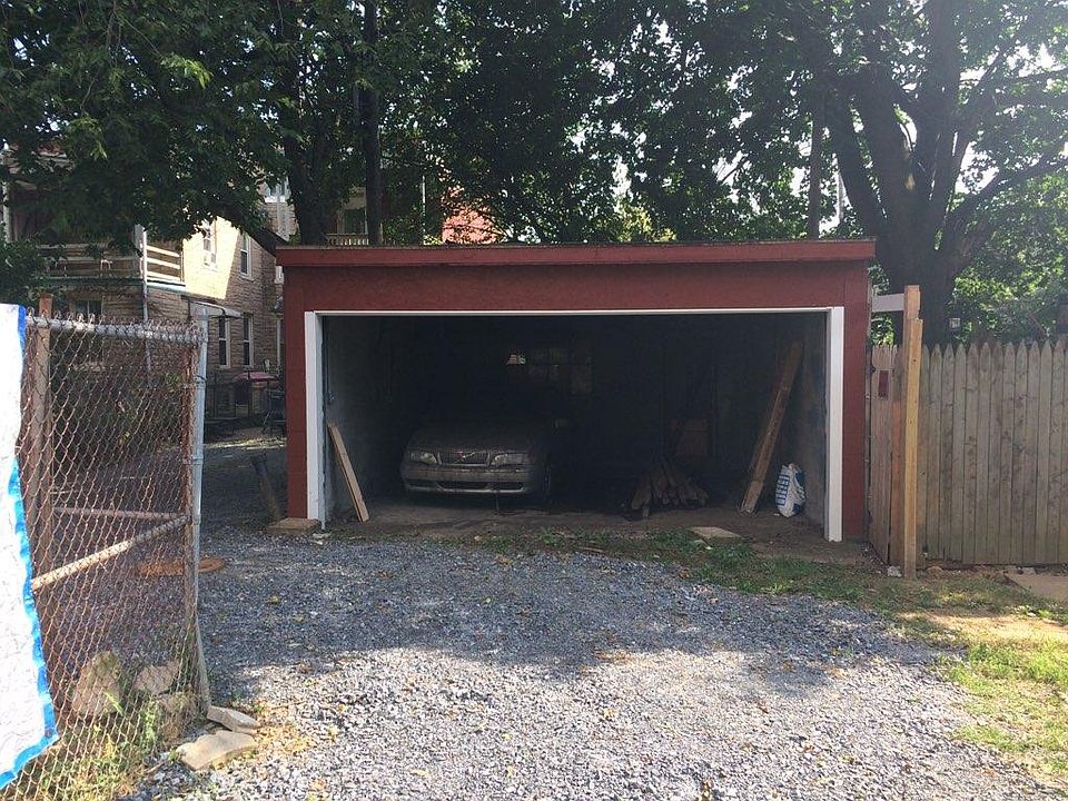 2nd image of 1009 Lititz Ave