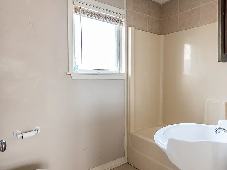 220 S Lewis St — Photo 9