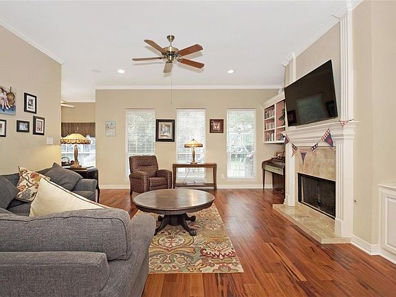 3rd image of 610 W Heritage Dr