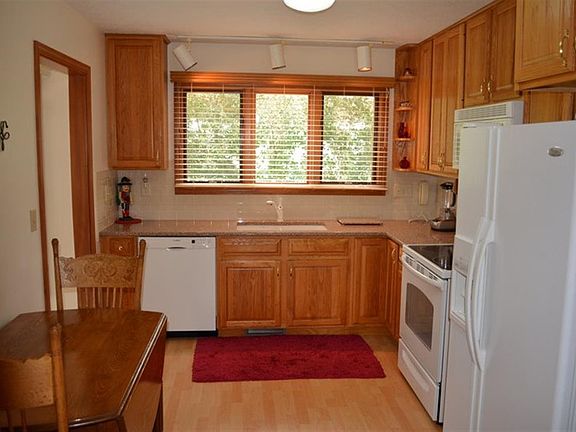 5th image of 2000 N Carrolton Dr