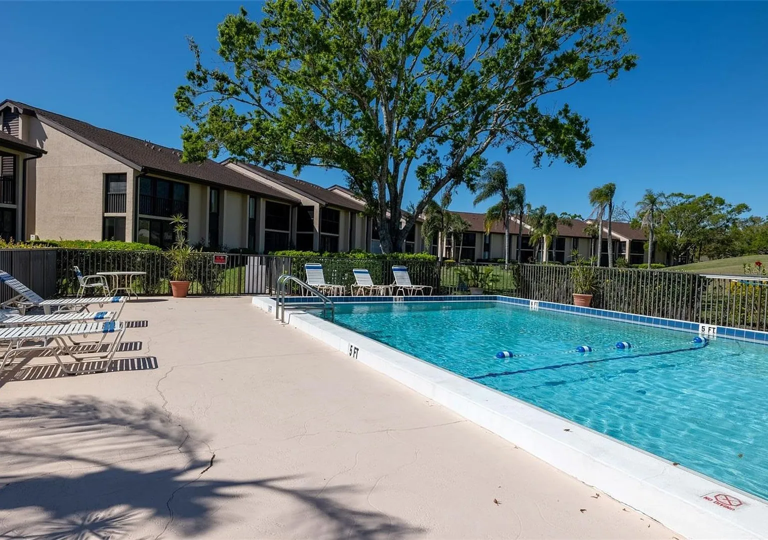 Ideal Sarasota Location! — Photo 2