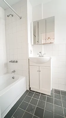 Rented by City Connections Realty | media 26