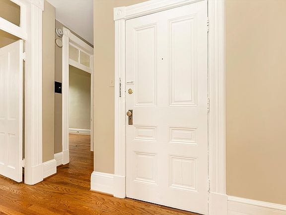 5th image of 520 Reynolds Ave #2W