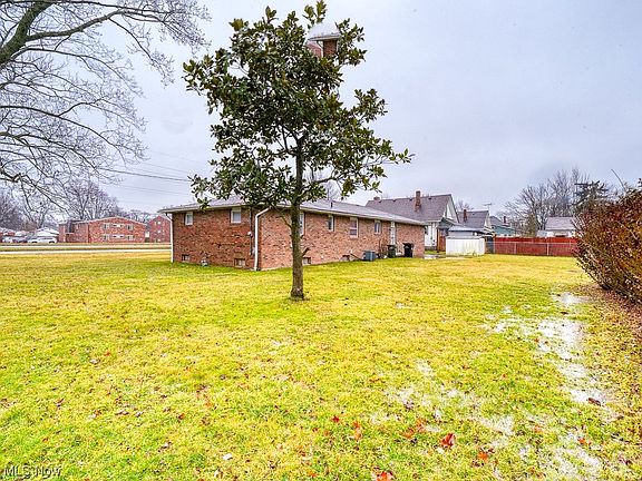 3rd image of 446 Lorain Blvd
