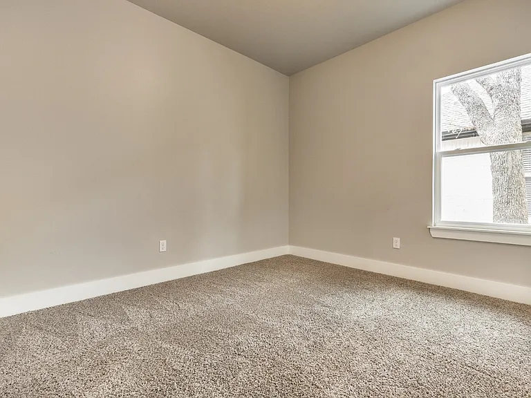 2541 Fallview Dr — Photo 14