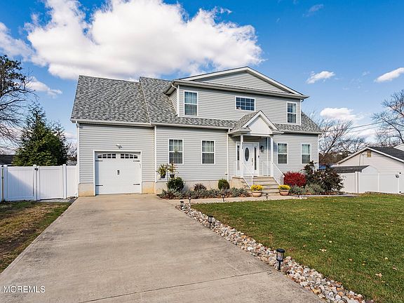 3rd image of 809 5th Avenue