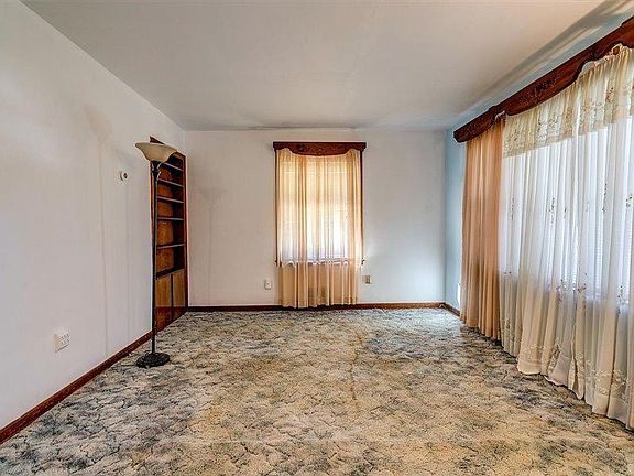 5th image of 2517 Bowman St NW