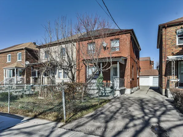 5 Regent St, Toronto, ON M6N 3N6