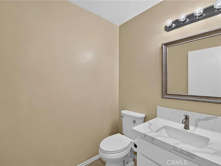 659 N Lark Ellen Ave — Photo 16