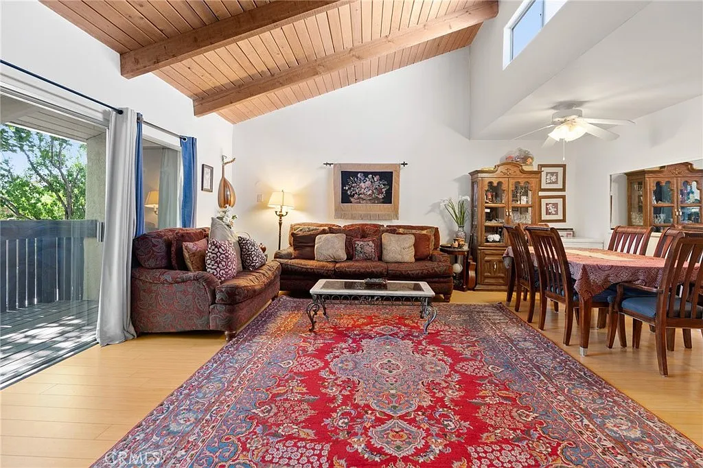 2 bed, 870 sqft, $2,450 — Photo 3