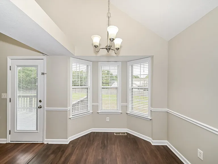 239 Heritage Cir E — Photo 6