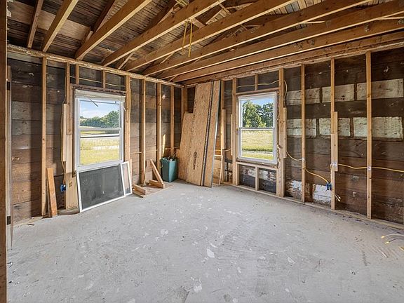 5th image of 809 Mount Vernon Rd