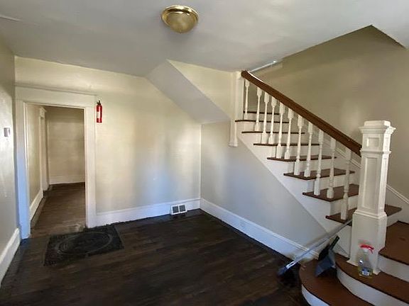 4th image of 1832 Orange Ave NW