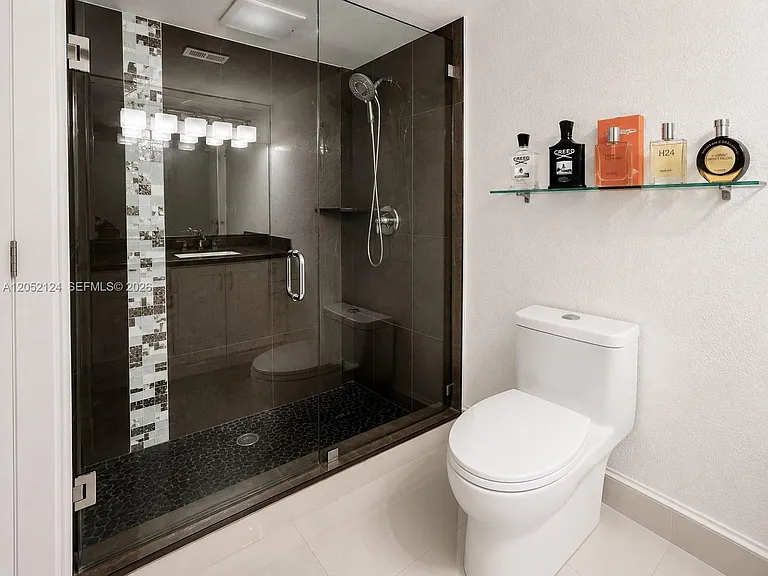 301 NE 14th Ave #207 — Photo 8