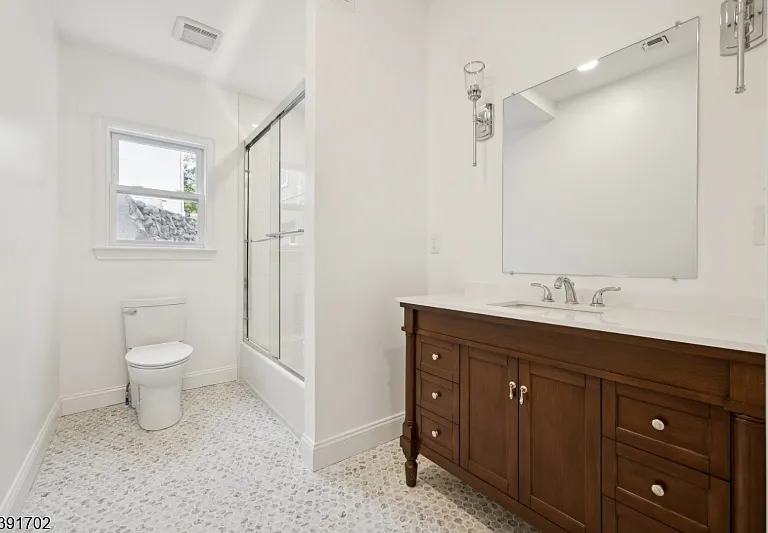 915 Main St #2R — Photo 8