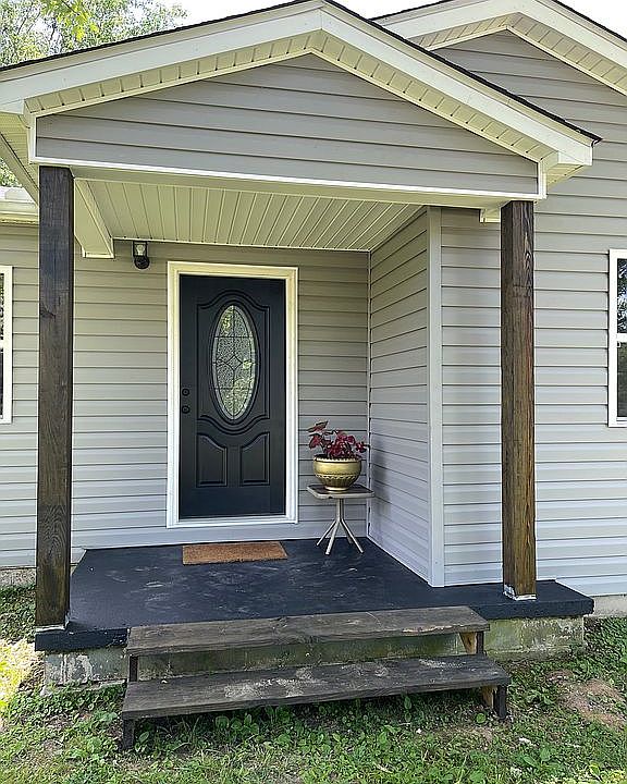 1st image of 1016 Memorial Dr