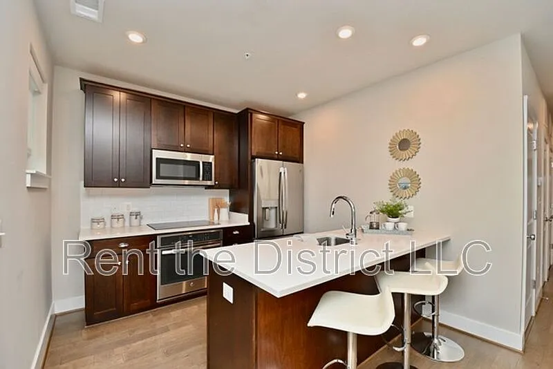 2 bed, 2.5 bath, 1372 sqft, $3,145 — Photo 1