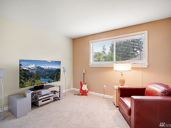4th image of 1641 167th Ave NE