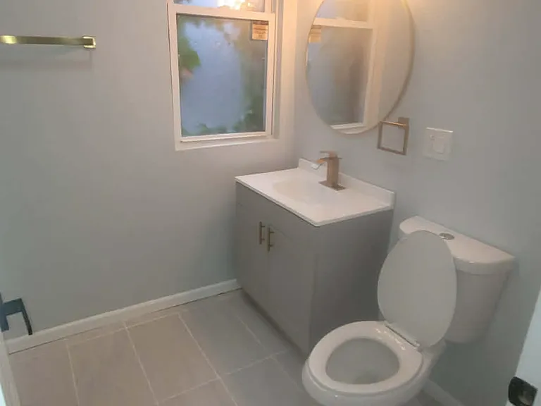 7123 S Rhodes Ave #2 — Photo 2