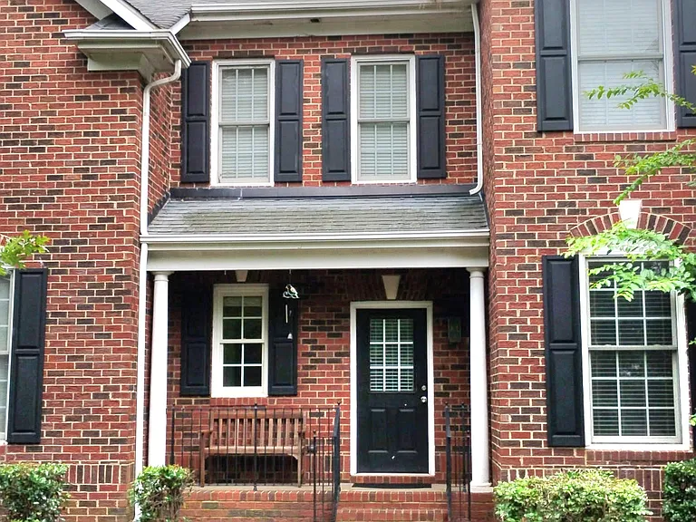 715 Fairway Point Dr — Photo 3