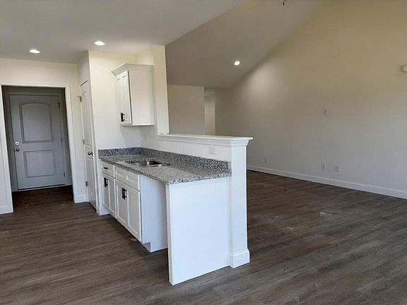 3rd image of 115 Brooks Dr