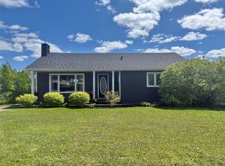 6 Esmond St, Grand Falls Windsor, NL A2A2E5
