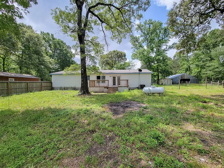 20284 Forest Woods Ln — Photo 40