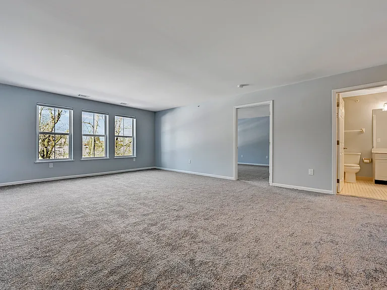 Kings View Apartments — Photo 12