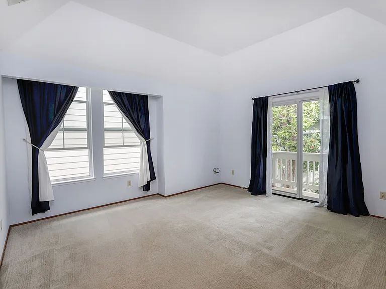 1055 Hull Ln — Photo 22