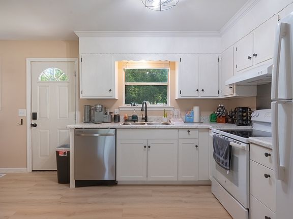 5th image of 1309 Catherine Cir NW