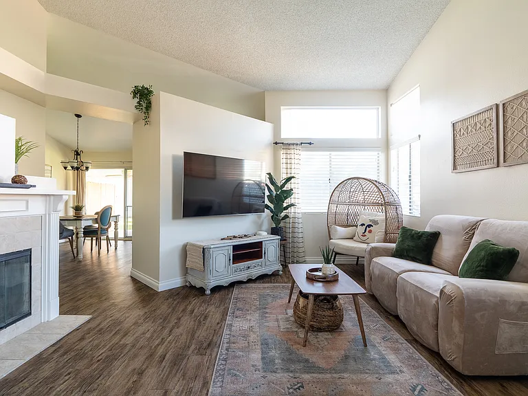 706 Emily Ln — Photo 9