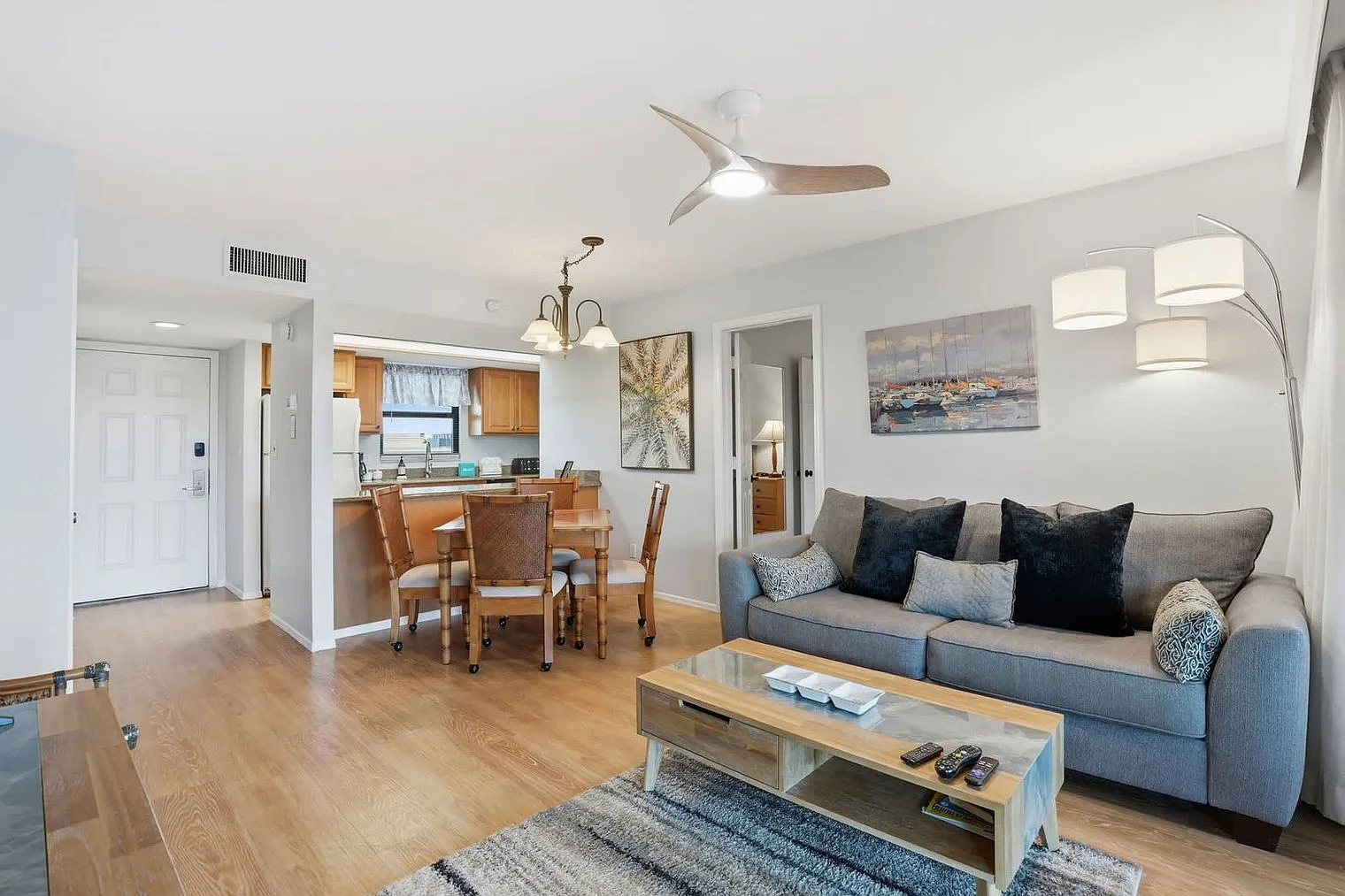 2 bed, 2.0 bath, 861 sqft, $3,580 — Photo 2