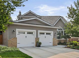 33 NE Sunset Cres, Okotoks, AB T1S 1P3