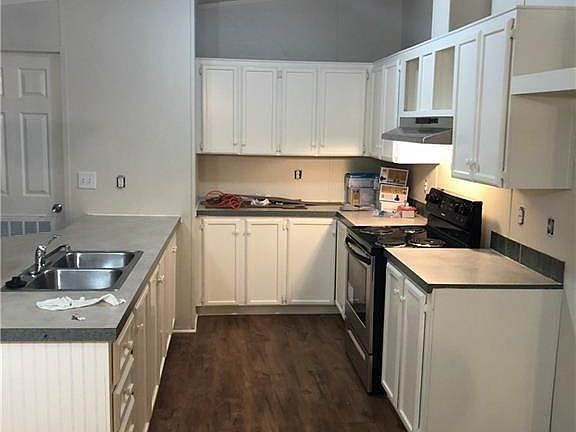 3rd image of 601 Royal Ln