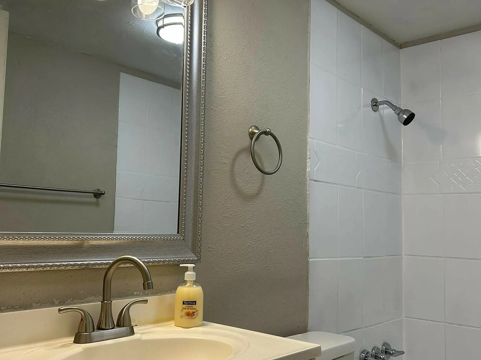 Oak Park Apartments — Photo 4