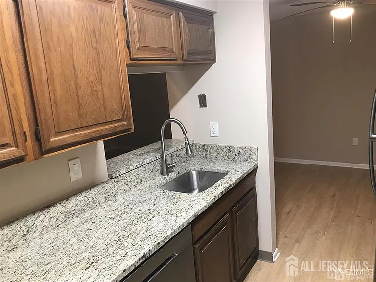 4811 Ravens Crest Dr — Photo 5