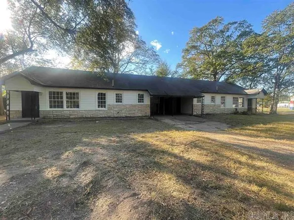 2402-2404 W Walnut St, Pine Bluff, AR 71601