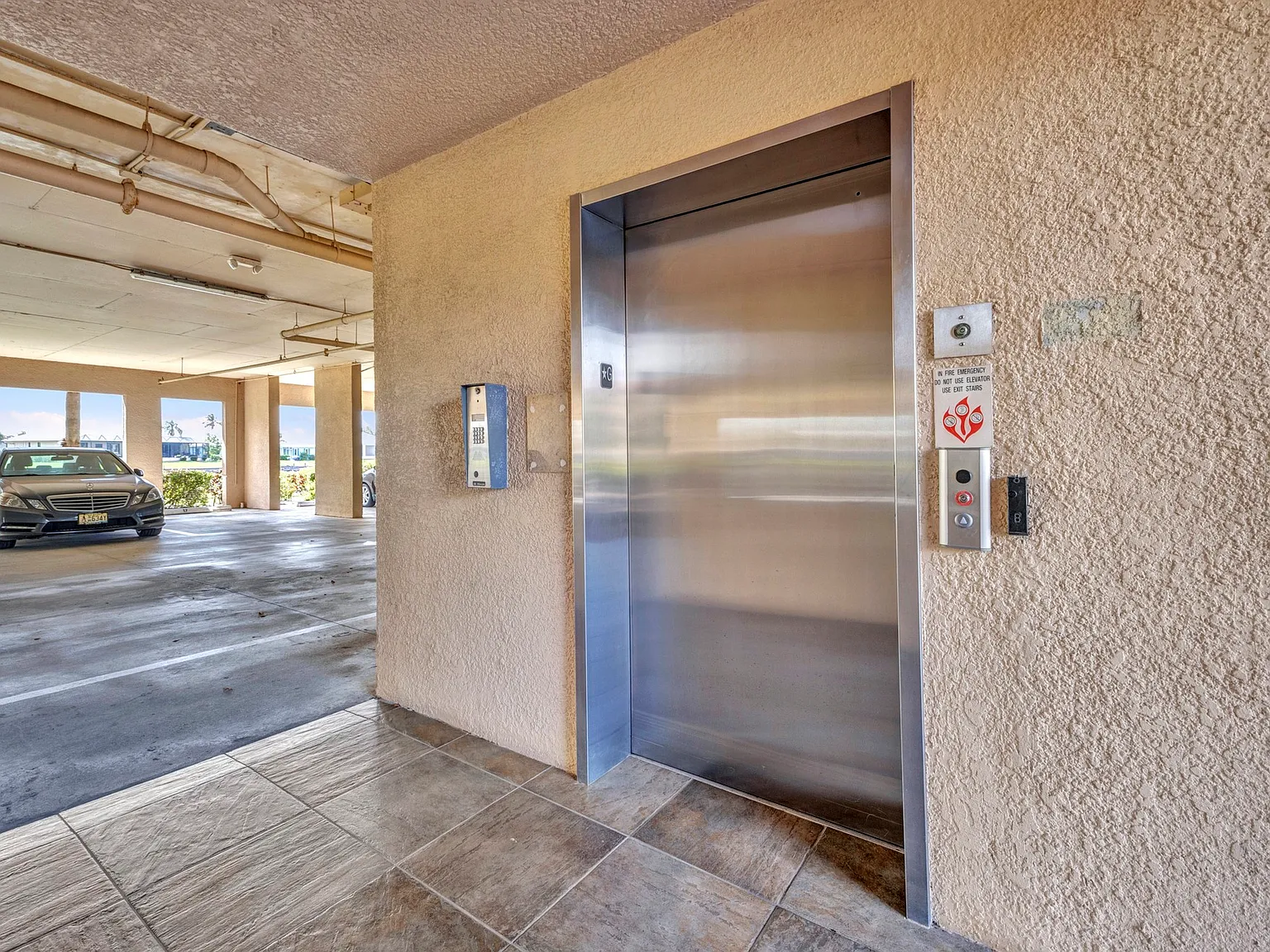 2 bed, 1830 sqft, $3,200 — Photo 3