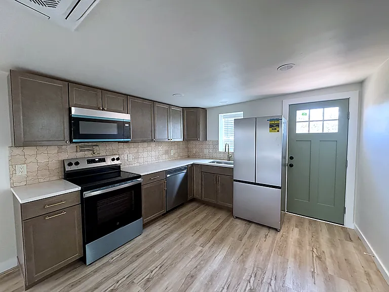 1804 Slate Ave NW — Photo 4