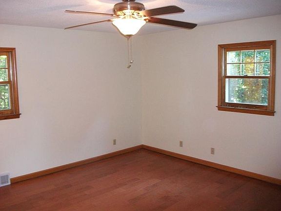 4th image of 55 Cromwell Dr