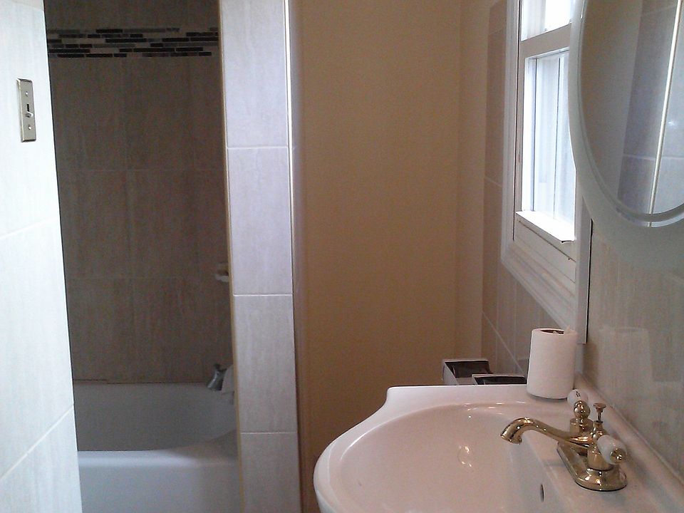 marble bath with tub