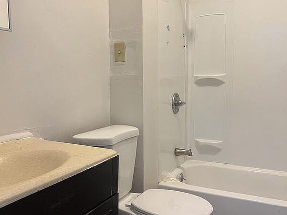 4th image of 54 Alexander St #1