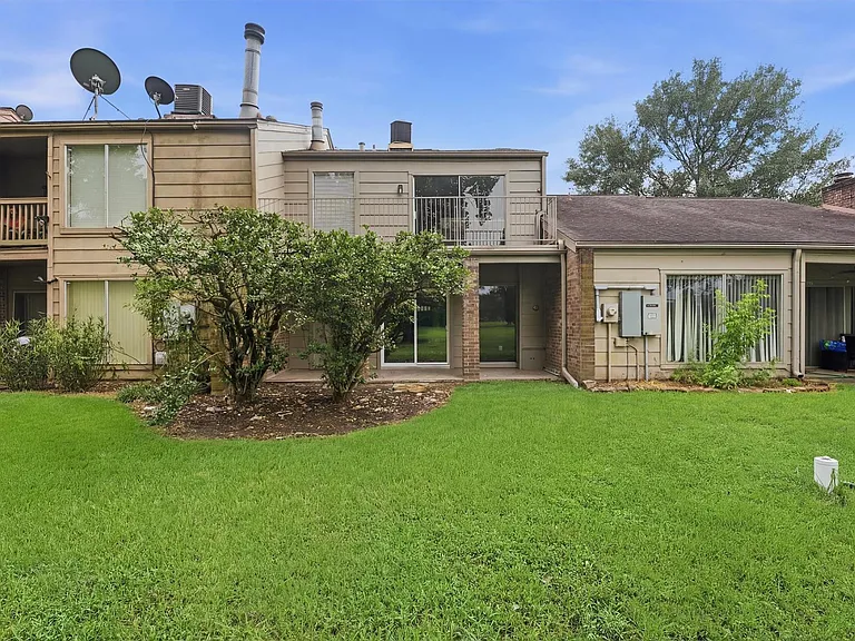 8001 Rebawood Dr — Photo 22