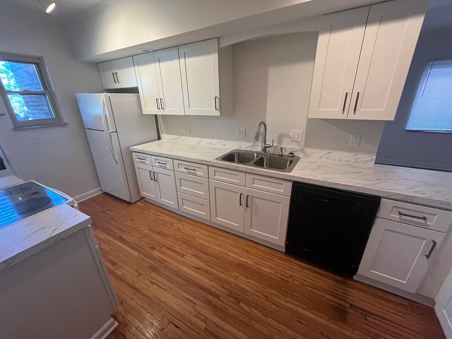 1 bed, 850 sqft, $1,295 — Photo 3